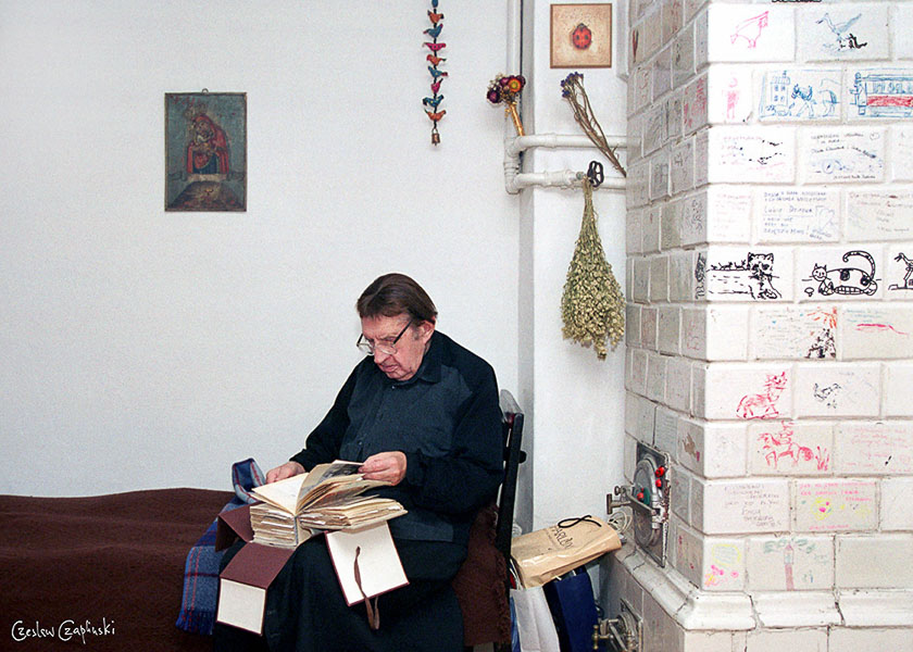 „Spieszmy się kochać…”. Wspomnienie o poecie, który odszedł 18 lat temu