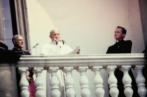 Kartka z kalendarza: 16 października 1978 roku Jan Paweł II zostaje papieżem. Wanda Rutkiewicz zdobywa Mount Everest