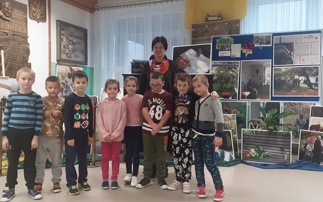 Wystawa „Można odejść na&nbsp;zawsze, by&nbsp;stale być blisko” w&nbsp;Lisnowie