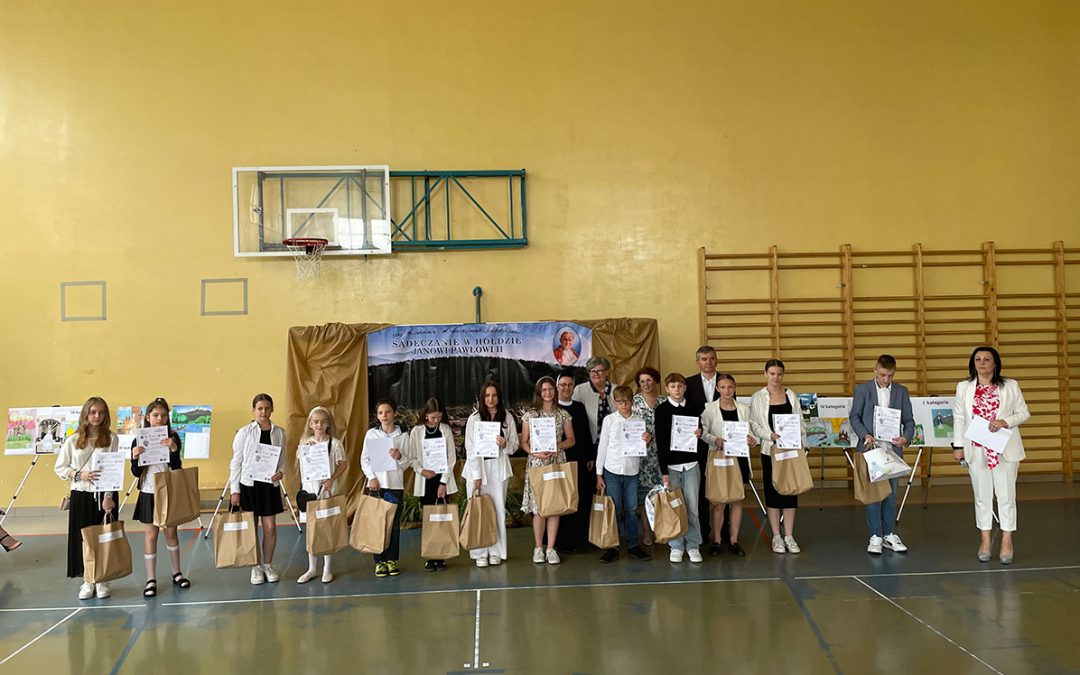 Relacja z&nbsp;uroczystej gali finałowej konkursu „Sądeczanie w&nbsp;hołdzie Janowi Pawłowi II”