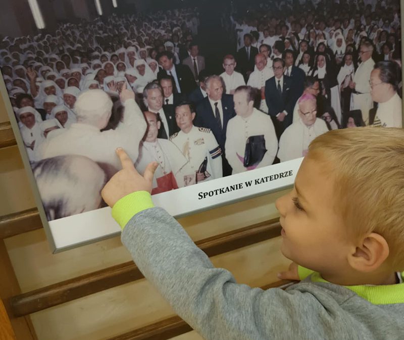 Objazdowa wystawa edukacyjna „Jan Paweł II&nbsp;w&nbsp;Tajlandii” w&nbsp;Uchaniach