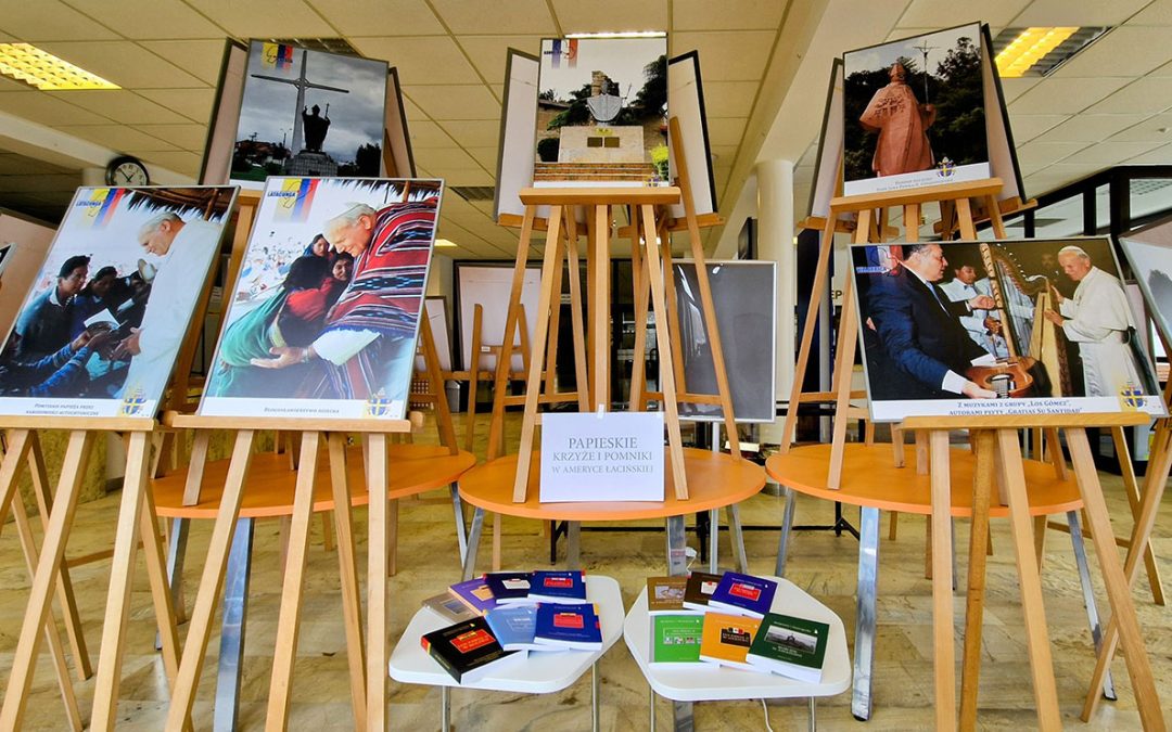 Wystawa „Papieskie krzyże i&nbsp;pomniki w&nbsp;Ameryce Łacińskiej”
