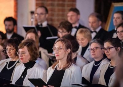 „DUC IN ALTUM – WYPŁYŃ NA GŁĘBIĘ”. Uniwersalne i ponadczasowe przesłanie dla współczesnego człowieka. Koncerty i wykłady na Mazowszu w 20. rocznicę śmierci Jana Pawła II, 12 października 2025 - Płock, 18 października 2025 - Siedlce, 22 października 2025 - Warszawa. Chór archikatedralny im. Jana Pawła II.