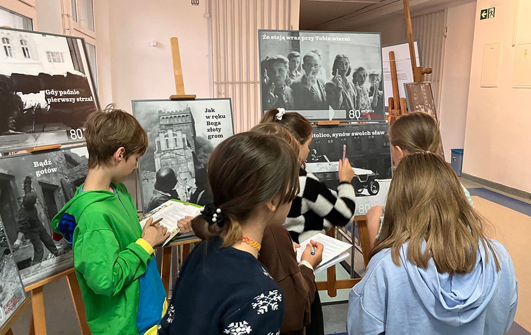Objazdowa wystawa edukacyjna „80. Rocznica Powstania Warszawskiego” w&nbsp;Izabelinie